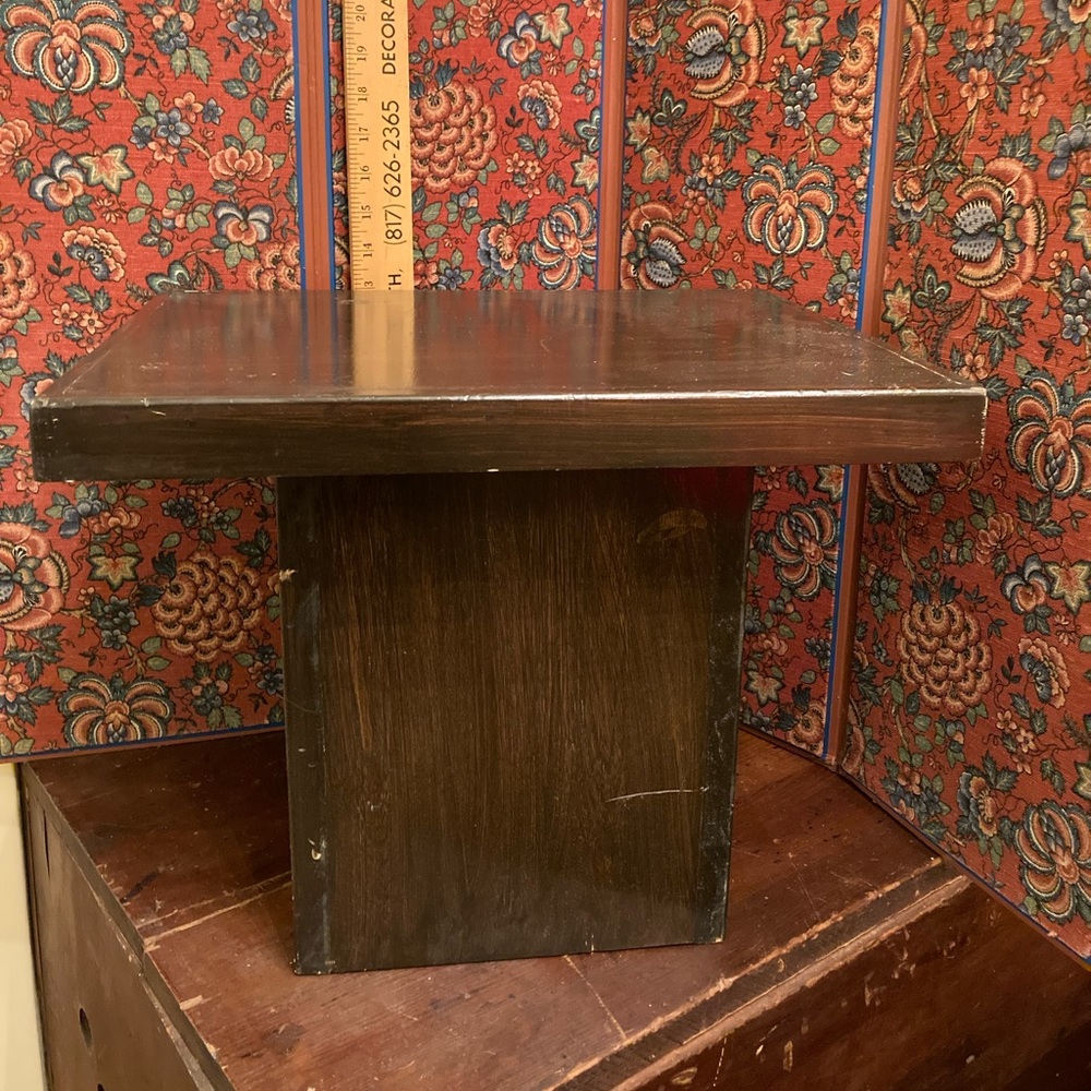 Small wooden riser